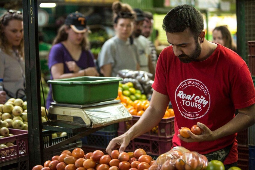 Medellín: Guided Exotic Fruits Tour 1