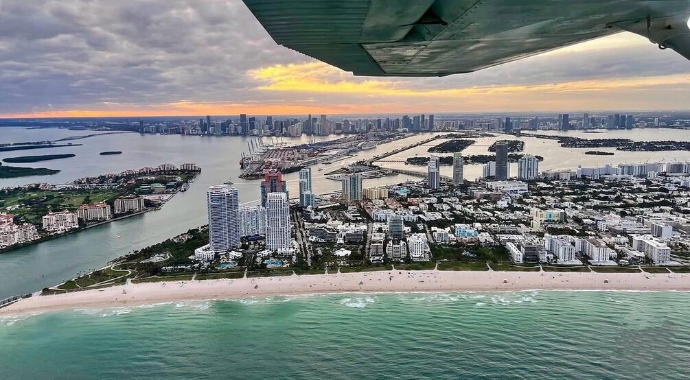 Picture 10 for Activity Miami: South Beach Private 45-Minute Private Flight Tour 3