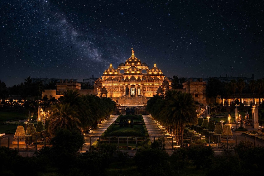 Delhi: Akshardham Temple Tour with Exhibition & Water Show 1