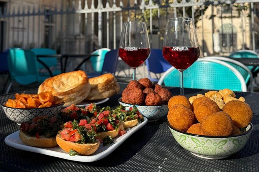 Street Food Lecce: Guided walking tour with typical food and wines. 1