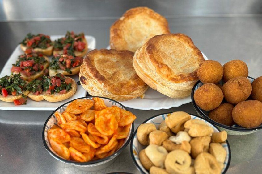 Street Food Lecce: Guided walking tour with typical food and wines. 3