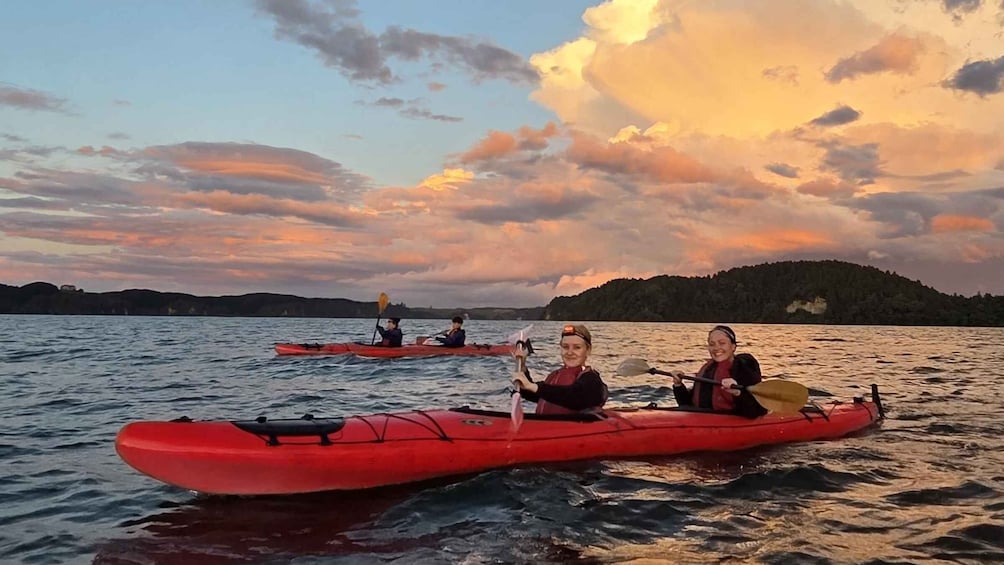 Picture 7 for Activity Hot Pools Kayak BBQ & Glow Worms 4