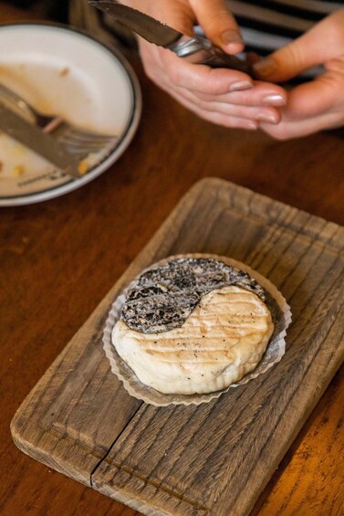 Picture 25 for Activity Paris: Secret Food of Le Marais Walking and Tasting Tour 3