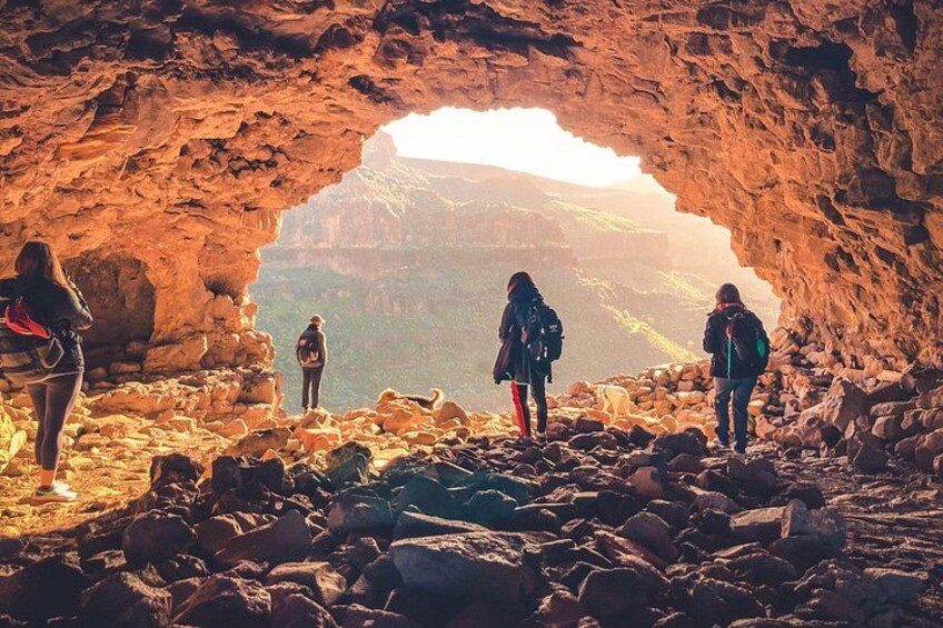 The Red Canyon Tour - Small Group Trip with Local Food Tasting ツ 4