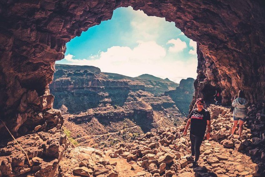 The Red Canyon Tour - Small Group Trip with Local Food Tasting ツ 2
