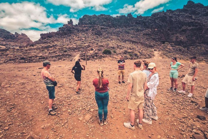 The Red Canyon Tour - Small Group Trip with Local Food Tasting ツ 3