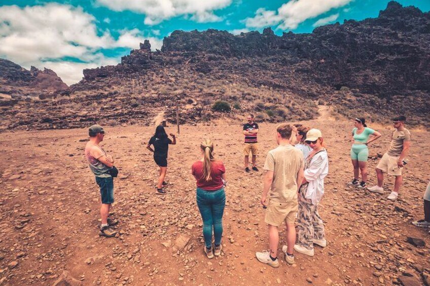 The Red Canyon Tour - Small Group Trip with Local Food Tasting ツ 3