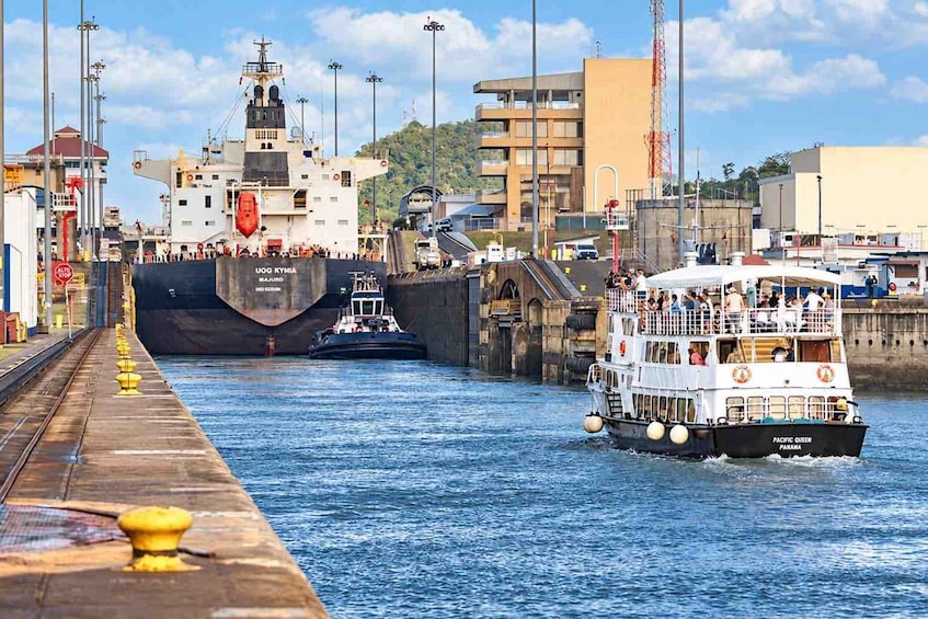 Panama City: Panama Canal Partial Transit Cruise with Lunch 1