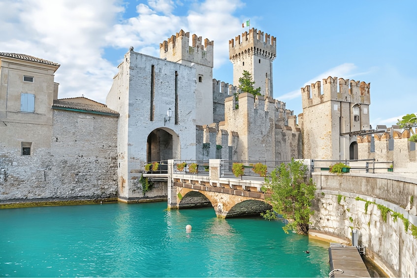 Picture 4 for Activity Milan: Verona Day Tour with a Lake Garda Cruise to Sirmione 3