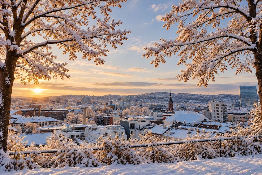 Un paisaje urbano nevado con una aguja de iglesia y edificios residenciales. 2