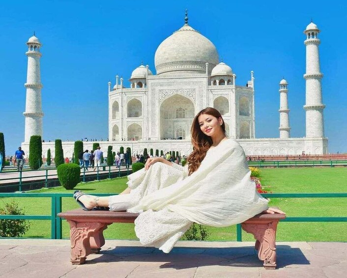 From Delhi: Sunrise Taj Mahal, Agra Fort & Baby Taj Day Tour 2