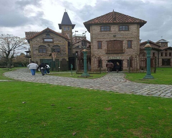 Picture 12 for Activity From Buenos Aires: Magical & Mysterious Tour to Campanópolis 4