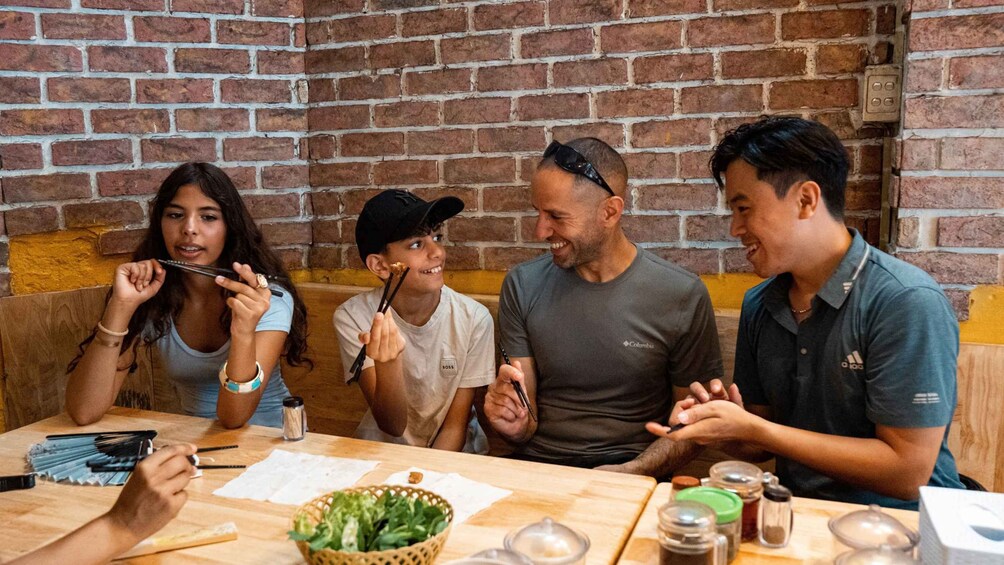 Hanoi: 7 Tastings Street Food Tour with Train Street 1