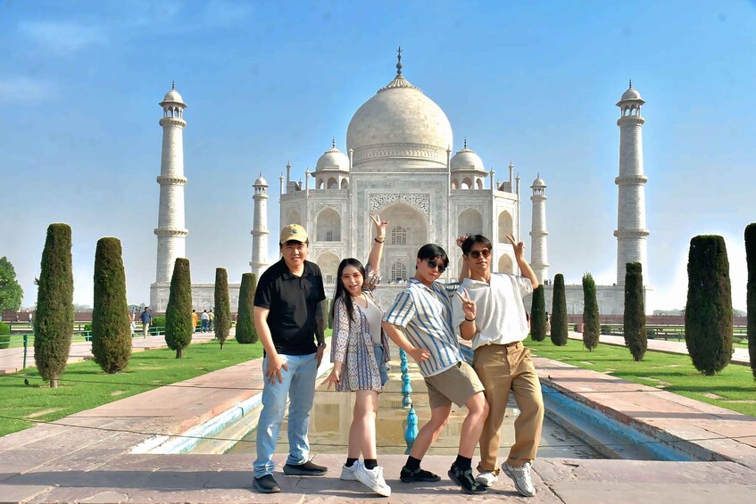 A group of people standing in front of the Taj Mahal. 2