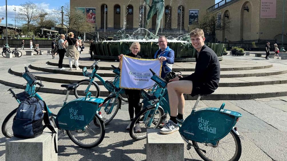 Picture 8 for Activity Gothenburg: City Highlights Bike Tour with Transfer 2