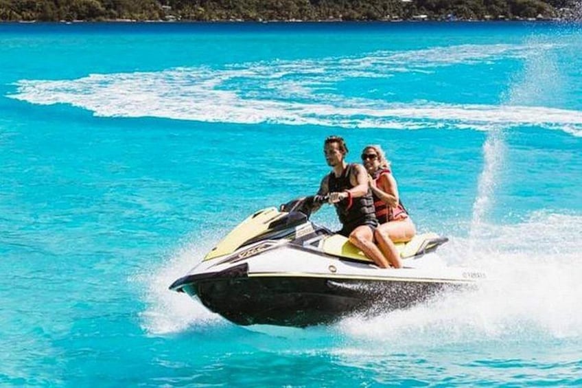 Bora Bora Combo group tour full day snorkeling + motu lunch + jet ski 4