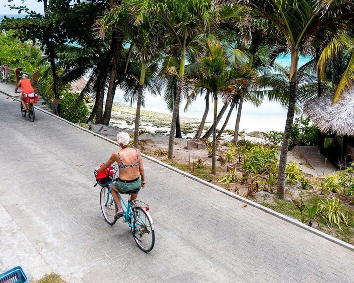 From Praslin: La Digue Boat Trip with Bike Rental 1