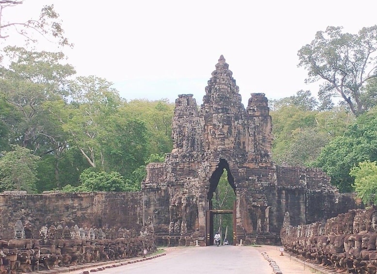 Picture 10 for Activity Sharing Trip to Angkor Temple with sunset 3