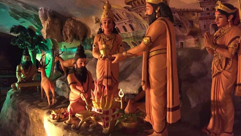 Picture 2 for Activity Kuala Lumpur: Batu Caves, Ramayana Caves & Kanching Falls 3