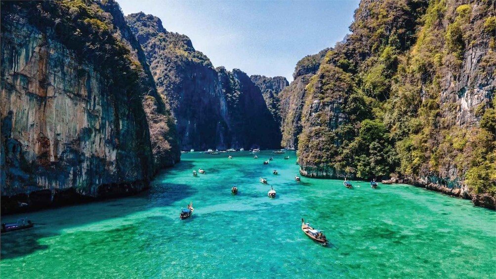 Phuket: Phi Phi Island Highlight Premium Cruise with Meal 2