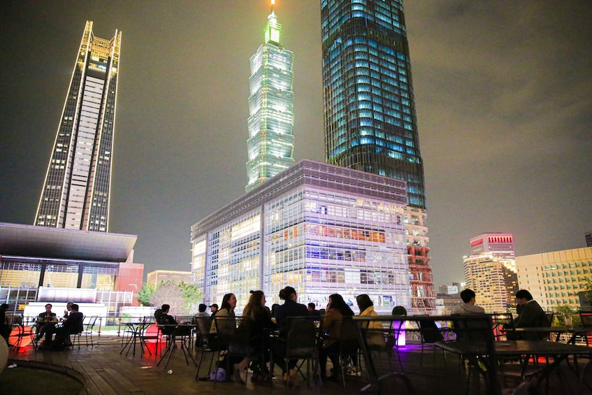 Picture 9 for Activity Taipei Nightlife: Taipei Pub Crawls / Bar Hopping (2 Routes) 3