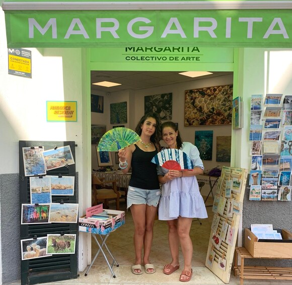 Picture 1 for Activity Mallorca/Porto Cristo: Design your own Spanish hand fan 2