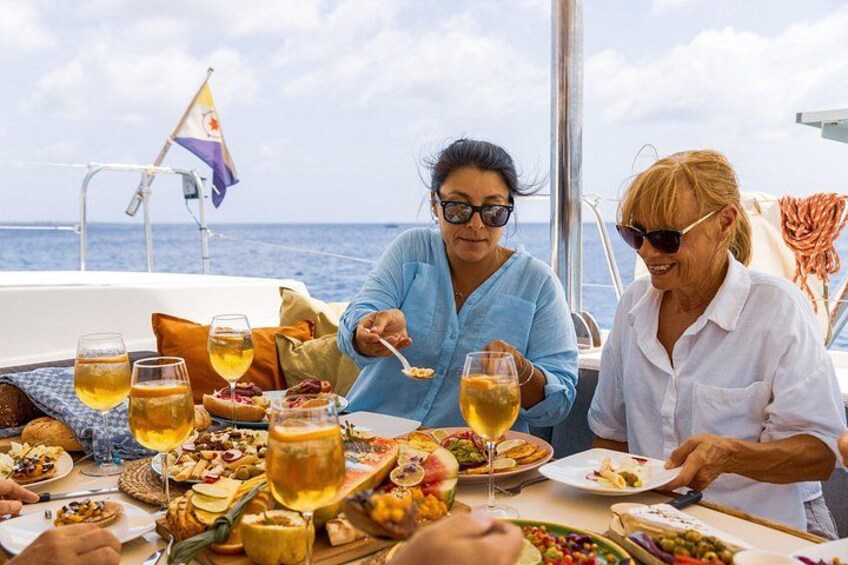 Brunch & Snorkel Catamaran Tour 1