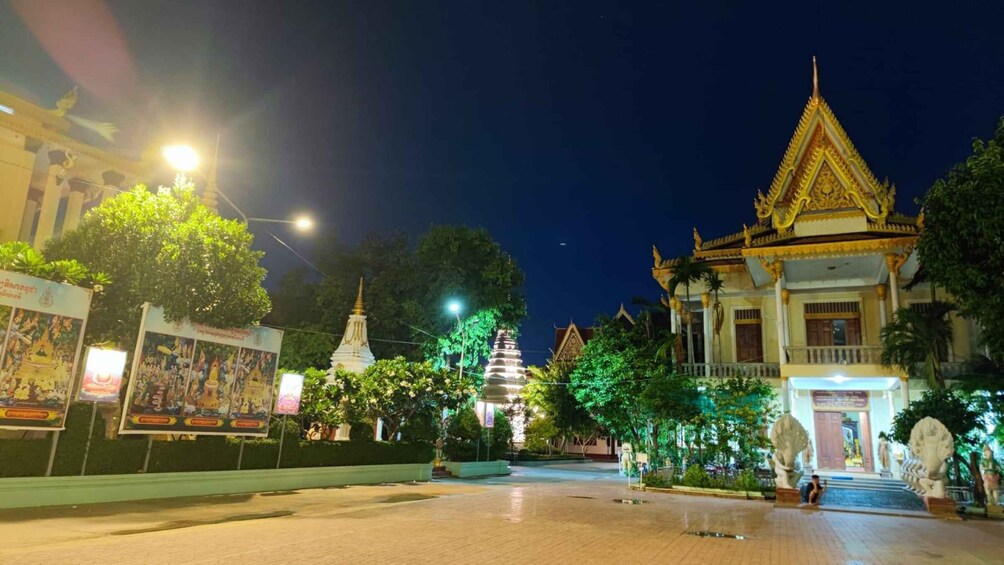 Picture 21 for Activity Phnom Penh: City Sights Evening or Half day Tour by Tuk Tuk 4