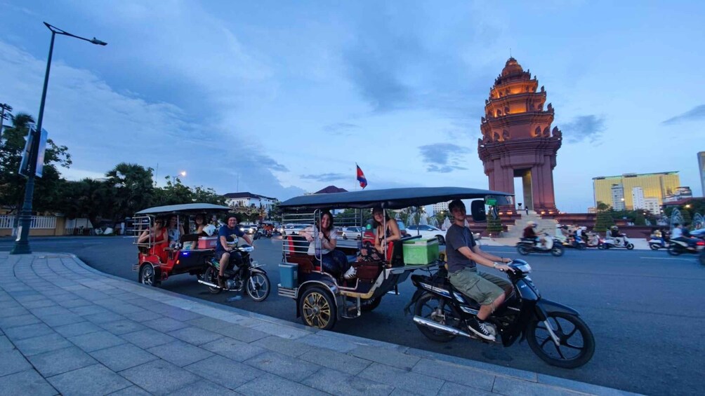 Phnom Penh: City Sights Evening or Half day Tour by Tuk Tuk 1
