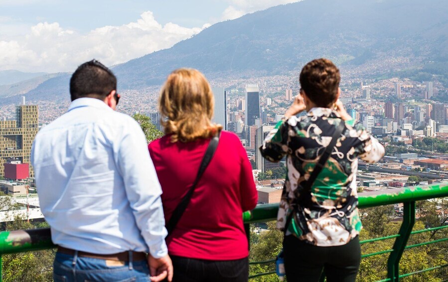 Picture 15 for Activity Medellín: Full-Day Tour - City Highlights, Comuna 13 & Lunch 5