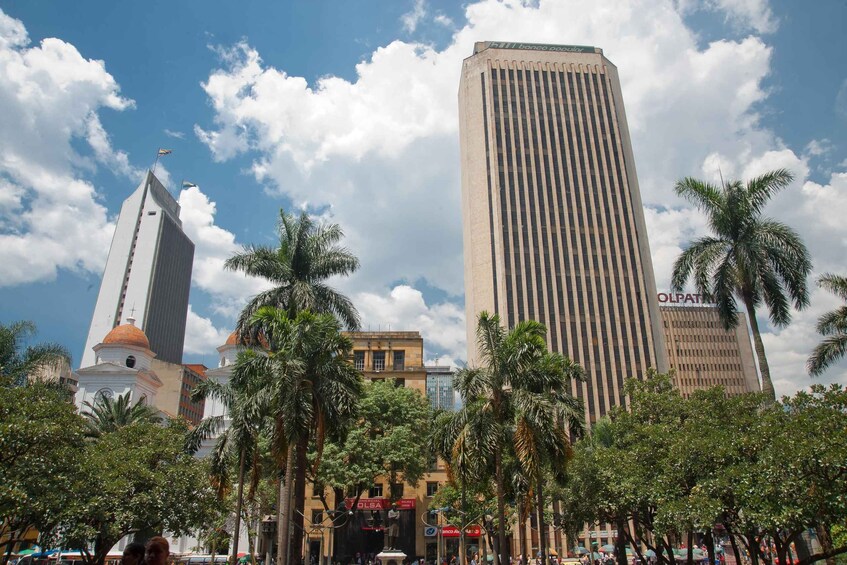 Picture 12 for Activity Medellín: Full-Day Tour - City Highlights, Comuna 13 & Lunch 3