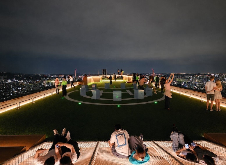 Picture 5 for Activity Seoul Han River Night Cruise: 63 Building & Gwangjang Market 2