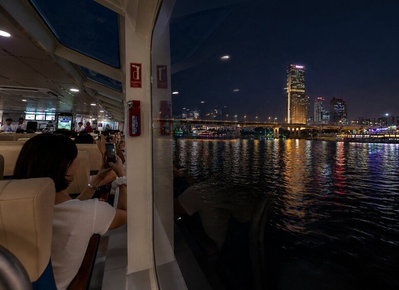 Picture 7 for Activity Seoul: Nighttime Tour of Palace, Market, Naksan Park & More 5