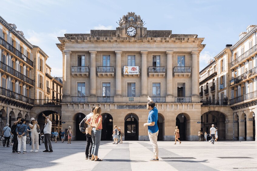 Picture 4 for Activity San Sebastian walking tour with aquarium tickets included 2