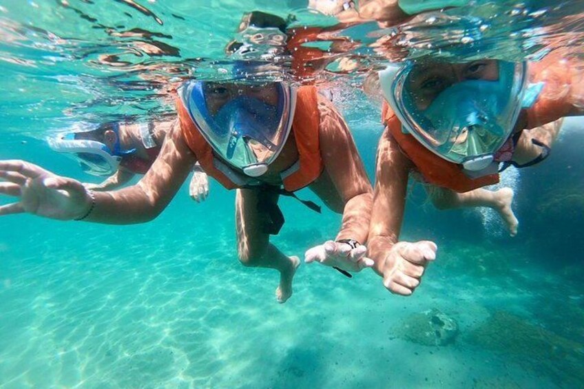 Snorkeling at the blue grotto for children of the summer camp.
NB: I have their own personal equipment. 5