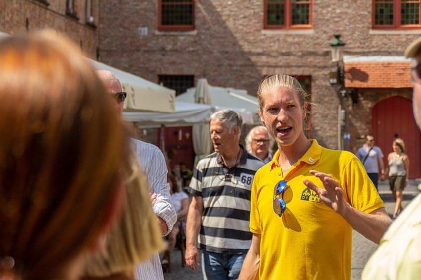 Pascal (Ambassadors of Bruges' founder) at the Tanners' Square. 2
