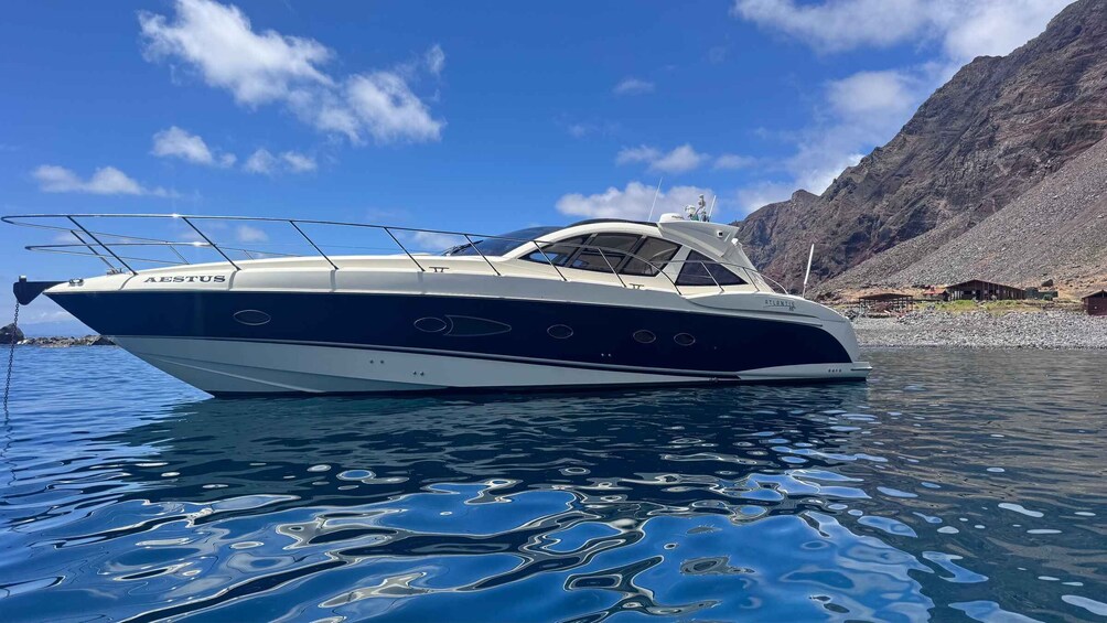 Picture 27 for Activity Private Charter – Aestus Luxury Boat 2