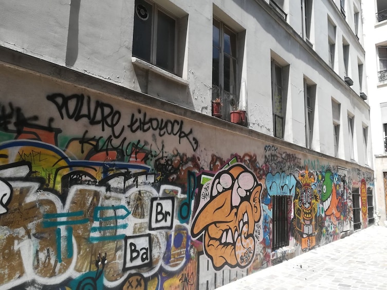 Trendy Marais: Street Art and Food Walking & Audio Tour