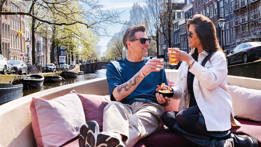 Amsterdam: Canal Cruise with Unlimited Drinks & Dutch Cheese 1