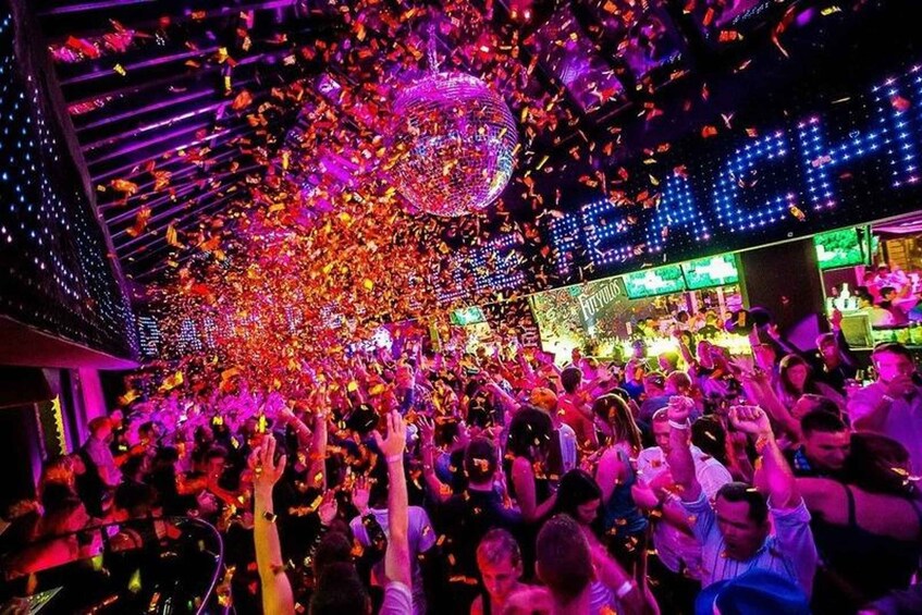 Picture 3 for Activity Medellin: Pubcrawl with VIP entry to Rooftops and nightclubs 5