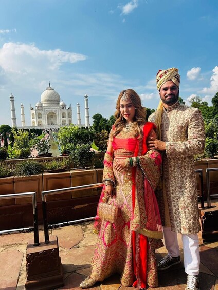 From Delhi: All-Inclusive Taj Mahal Day Tour by Fastest Train 1