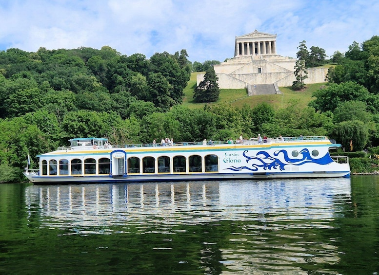 Regensburg: Klinger's Sightseeing Boat Tour to Walhalla 3