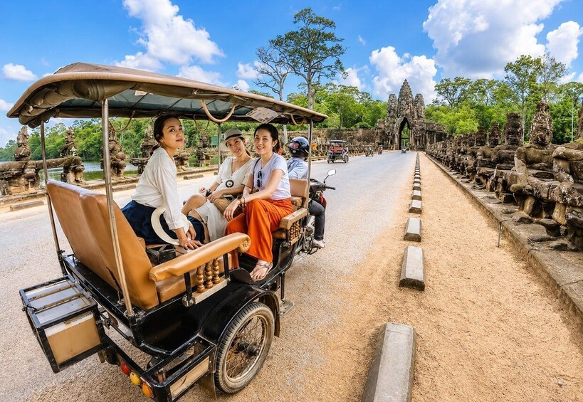 Siem Reap: Angkor Wat Private Tuk-Tuk Tour - English Driver 2