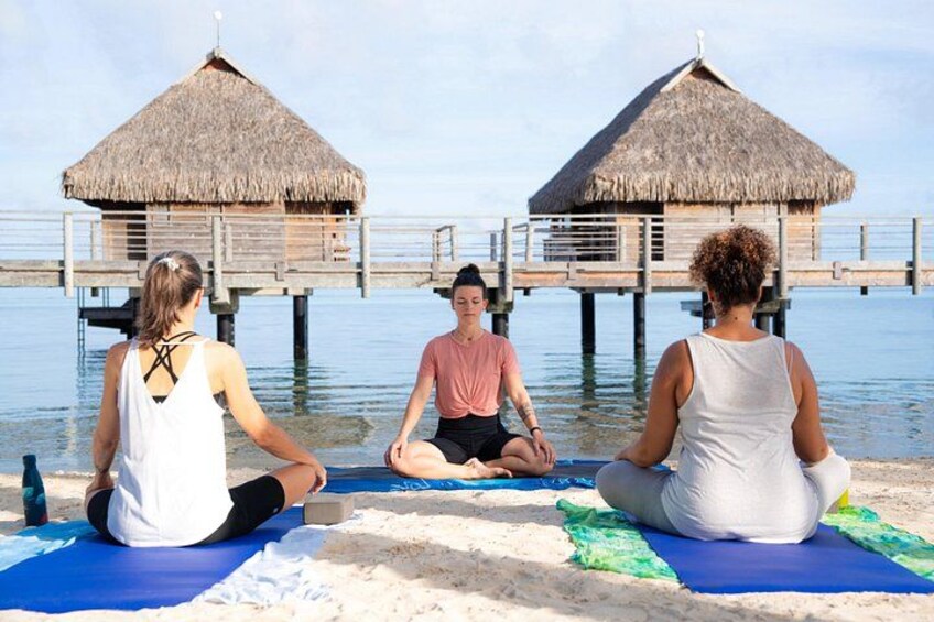 Yoga in front of the lagoon · An exceptional experience at Manava Moorea 1