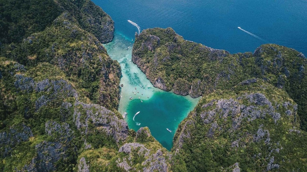 Phuket: Phi Phi Islands Gold Class Cruise & Snorkeling Tour 2