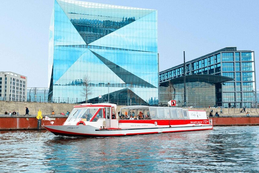 Picture 3 for Activity Berlin Bootstour – Top Highlights mit Audioguide 2
