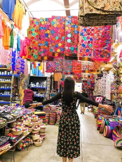 Picture 26 for Activity Delhi: Private Half-Day Shopping Tour with Expert Guide 4