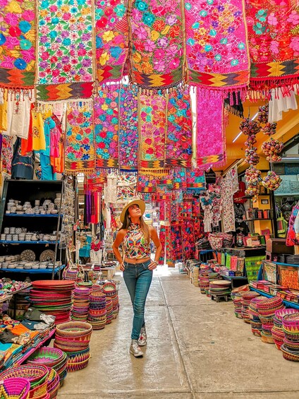 Picture 21 for Activity Delhi: Private Half-Day Shopping Tour with Expert Guide 4