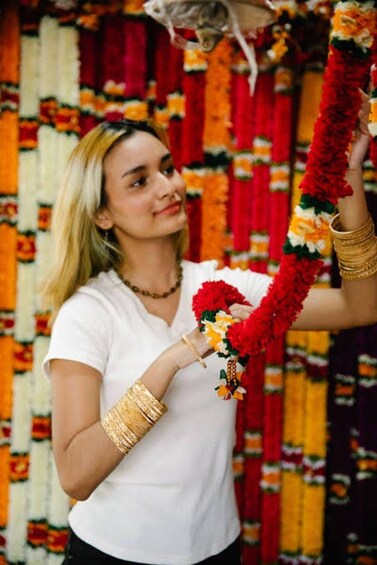 Picture 25 for Activity Delhi: Private Half-Day Shopping Tour with Expert Guide 2