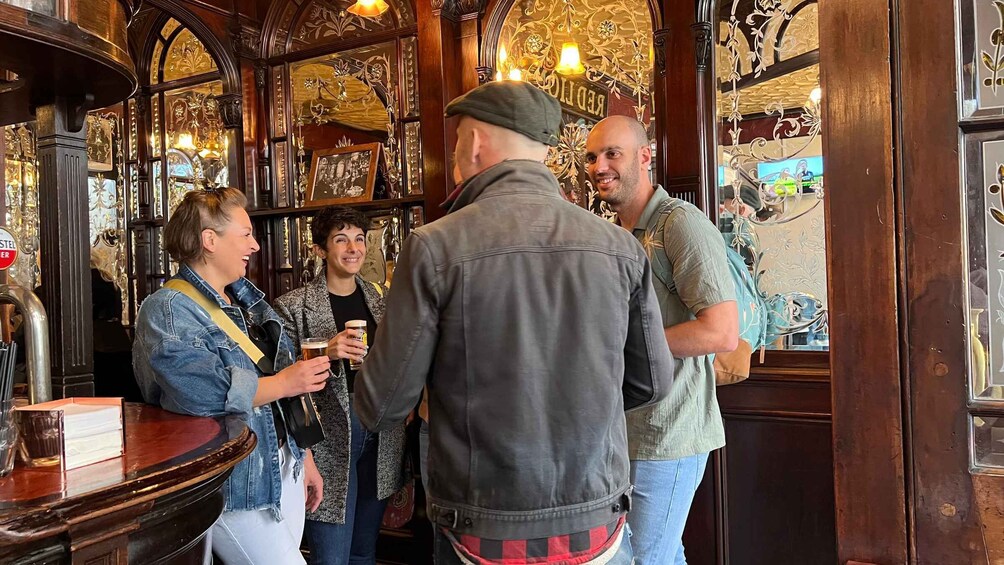 Picture 4 for Activity London: Royal Historic Pubs Walking Tour